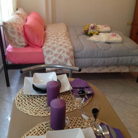 Studio Floral Apartment เทสซาโลนิกิ ภายนอก รูปภาพ
