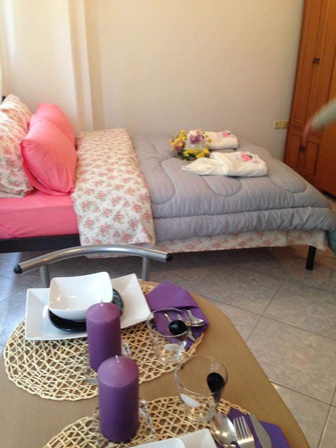 Studio Floral Apartment เทสซาโลนิกิ ภายนอก รูปภาพ