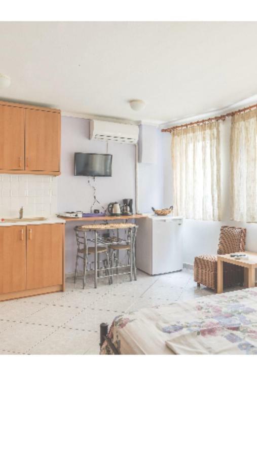 Studio Floral Apartment เทสซาโลนิกิ ภายนอก รูปภาพ